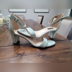 Nine West Pruce mint colored heels 9.5